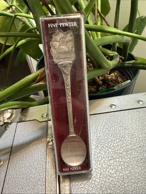 Fine Pewter Decorative Collector Spoon - Silver Finish